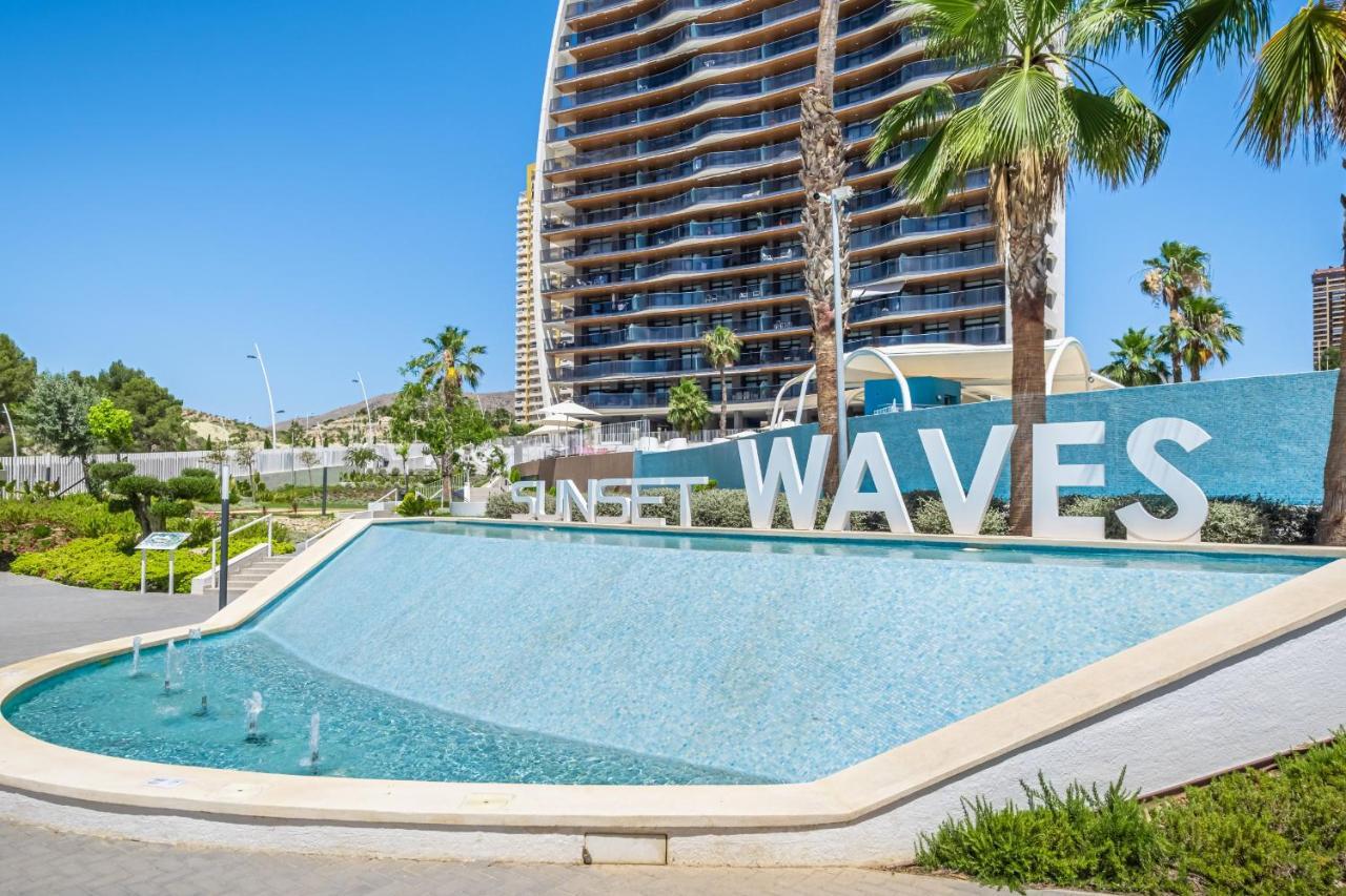 Sunset Waves Deluxe Apartments Poniente Beach Resort Benidorm Exterior foto